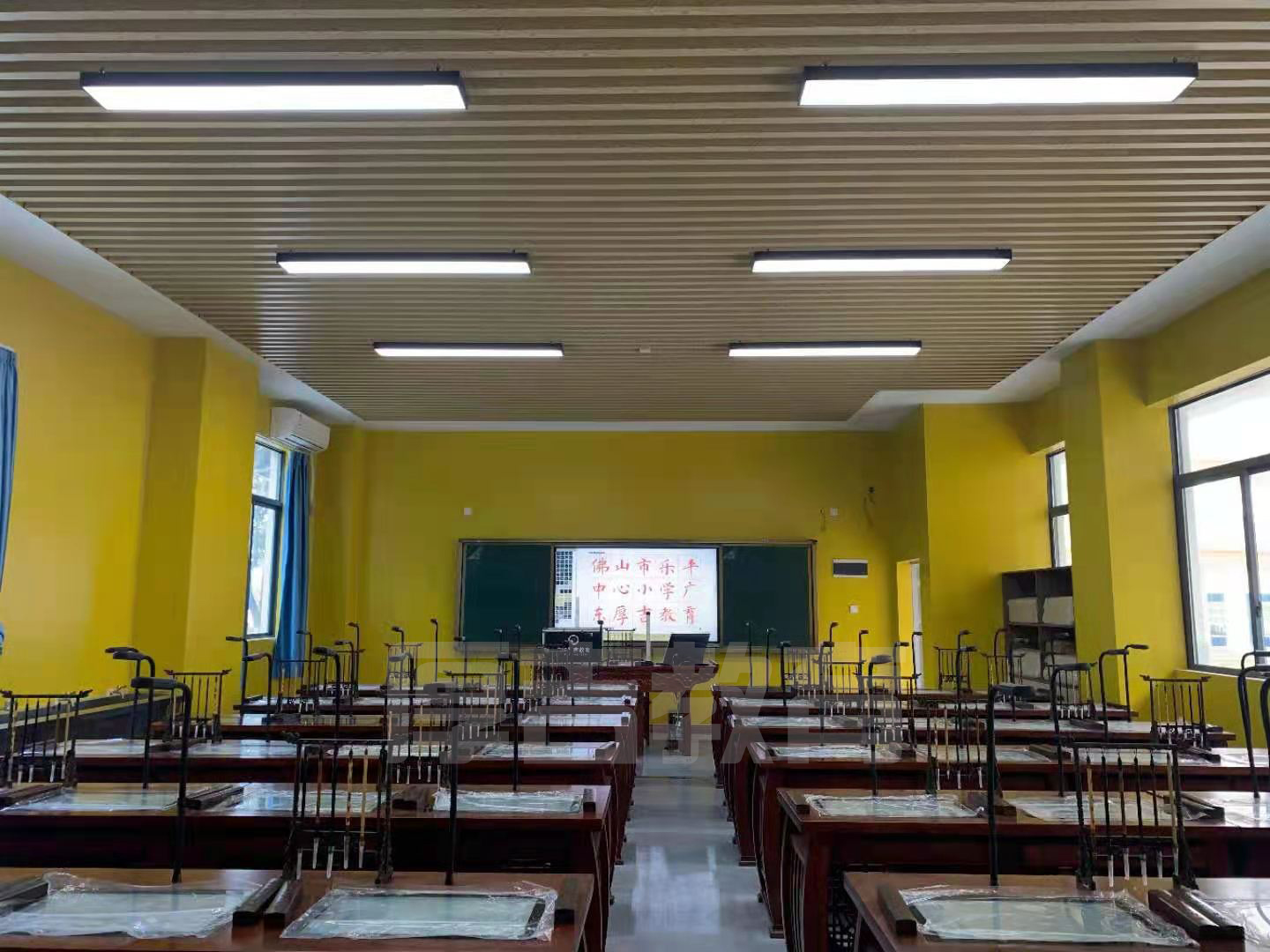 学校<a href='/chanpin/57-1.html' target='1' style='font-size:18px; font-weight:bold; color:#000000;'>书法室</a>