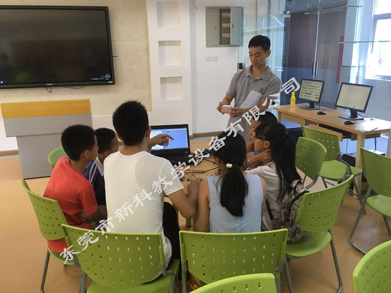 <a href='http://www.100-edu.com' target='1' style='font-size:14px; font-weight:bold; color:#0080ff;'>创客实验室</a>