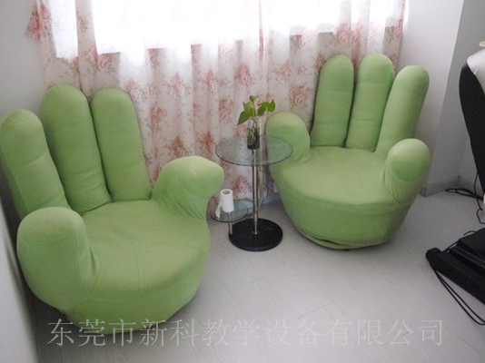学校<a href='http://www.100-edu.com' target='1' style='font-size:14px; font-weight:bold; color:#0080ff;'>心理咨询室</a>布置