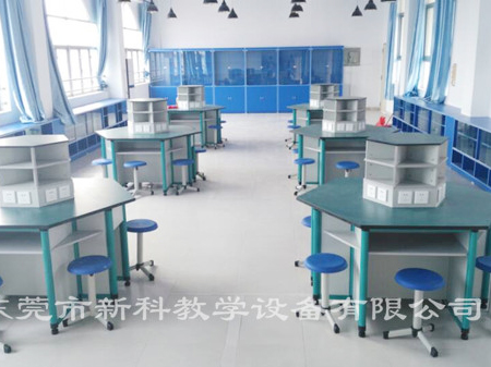 <a href='/chanpin/60-1.html' target='1' style='font-size:18px; font-weight:bold; color:#000000;'>机器人功能室</a>3